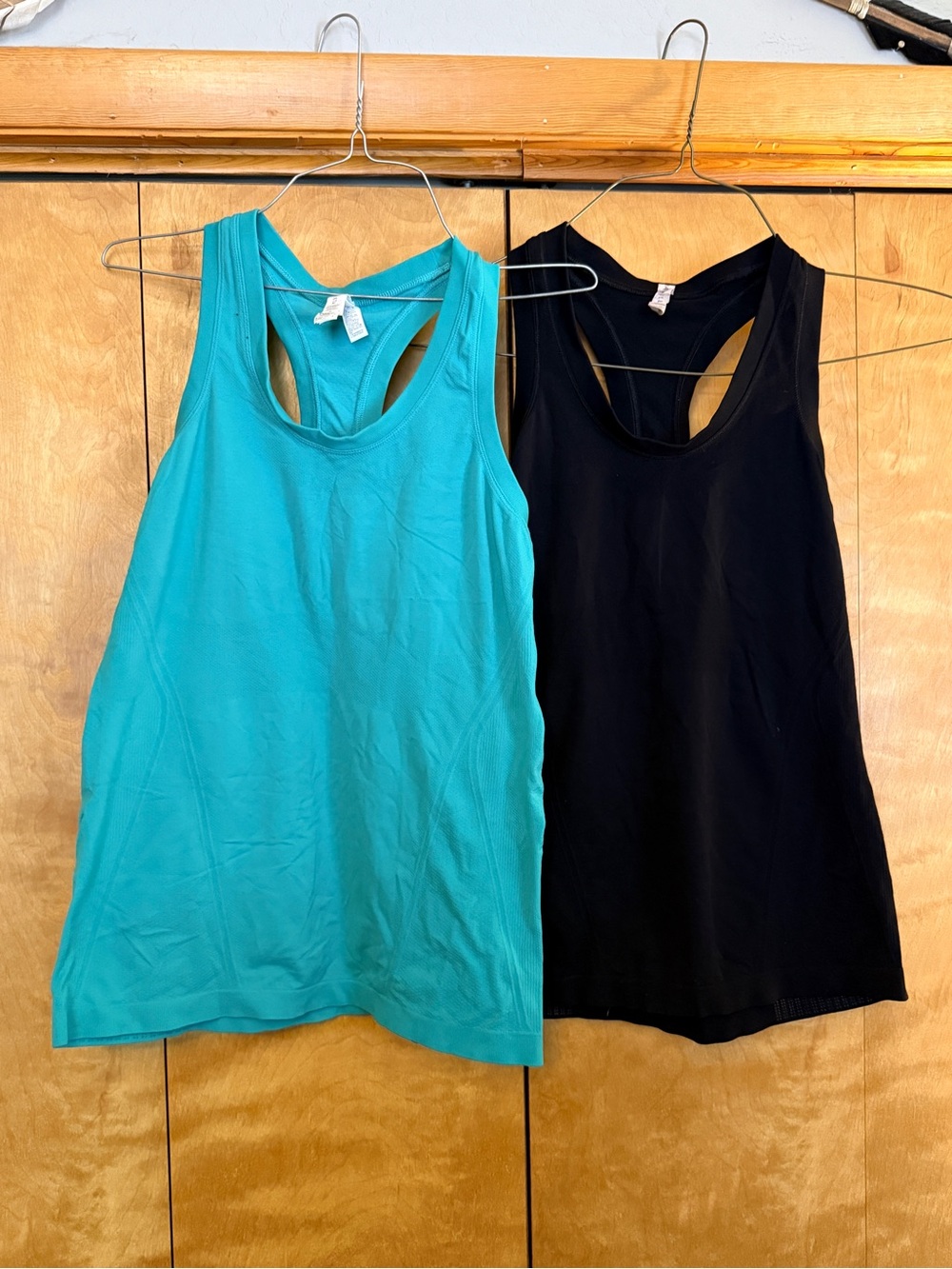 Bundle Athleta Women’s Racerback Athletic Tank Tops Teal and Black size medium